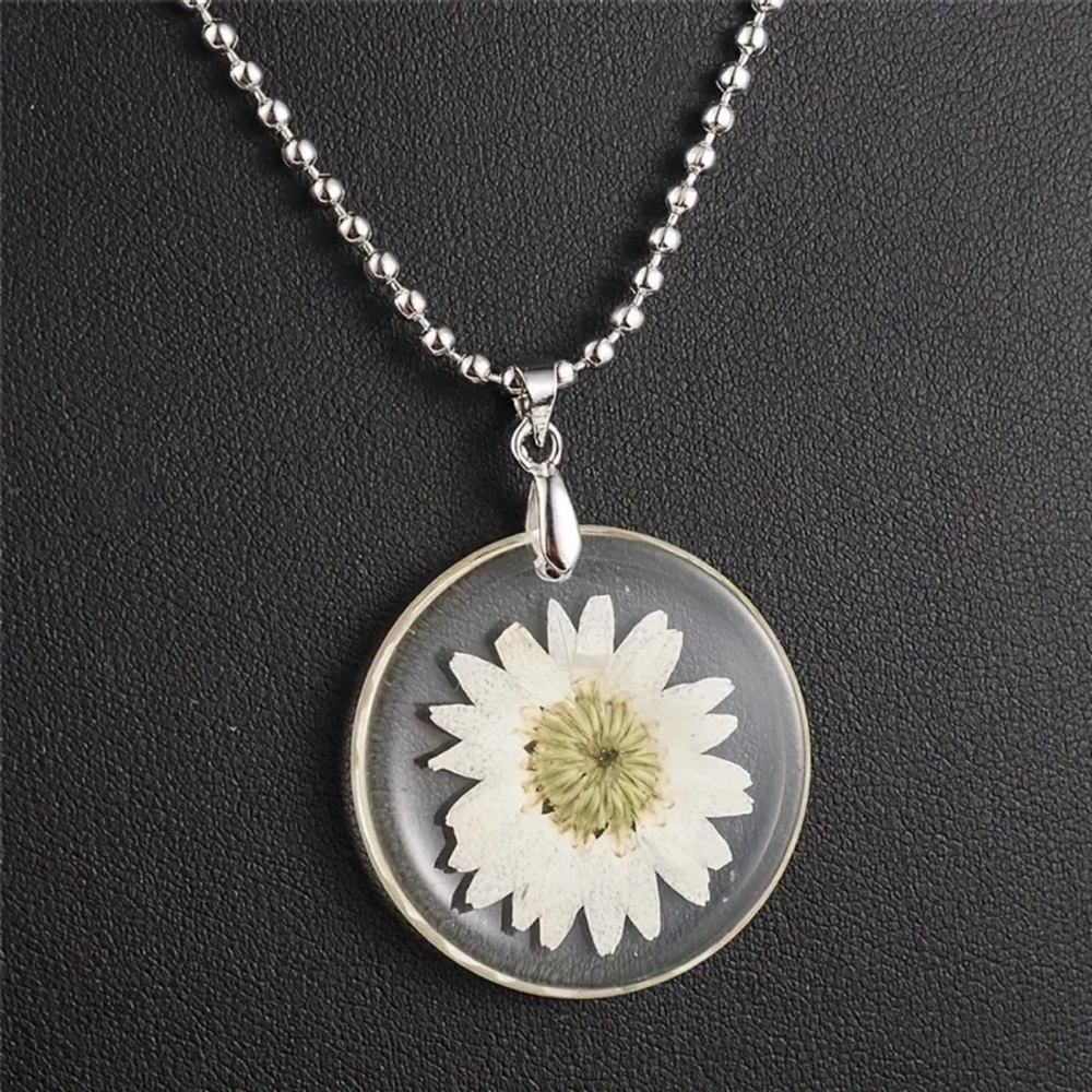 🍄New! Chrysanthemum Dried Flower Necklace